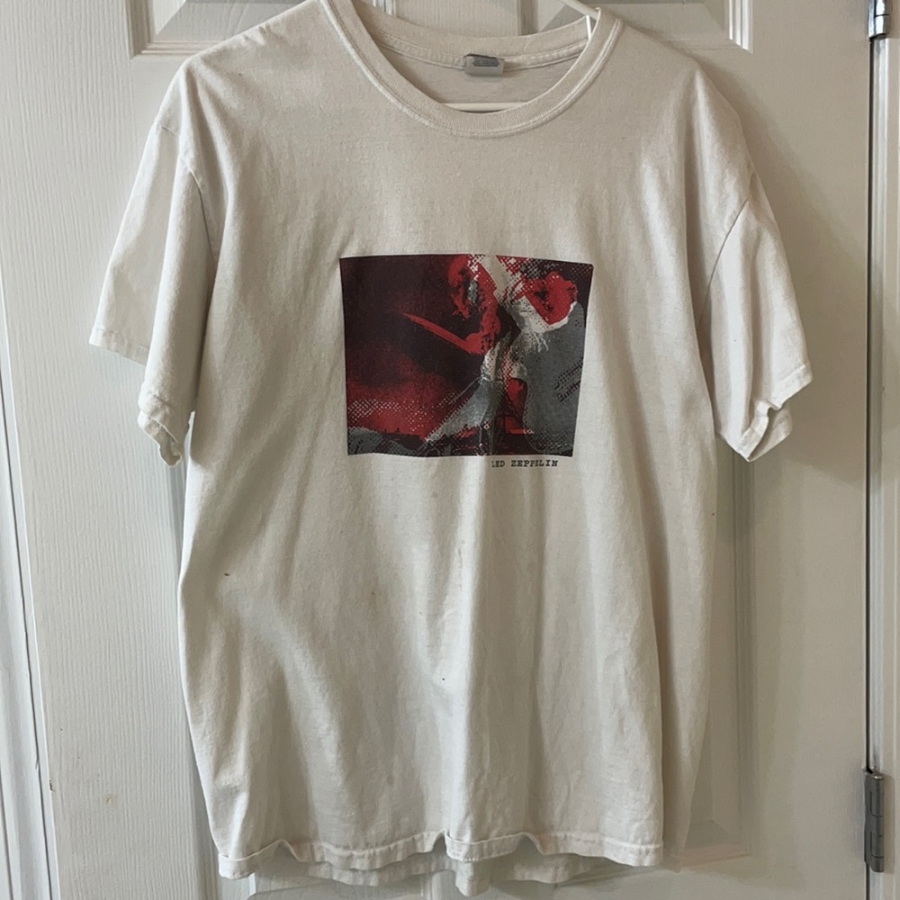 L Led Zeppelin tee shirt